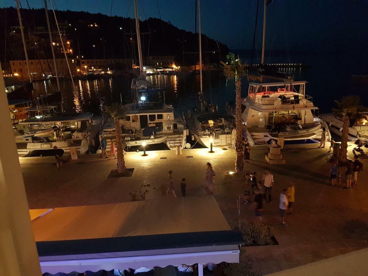 Villa Riva Jelsa  Eksteriør billede