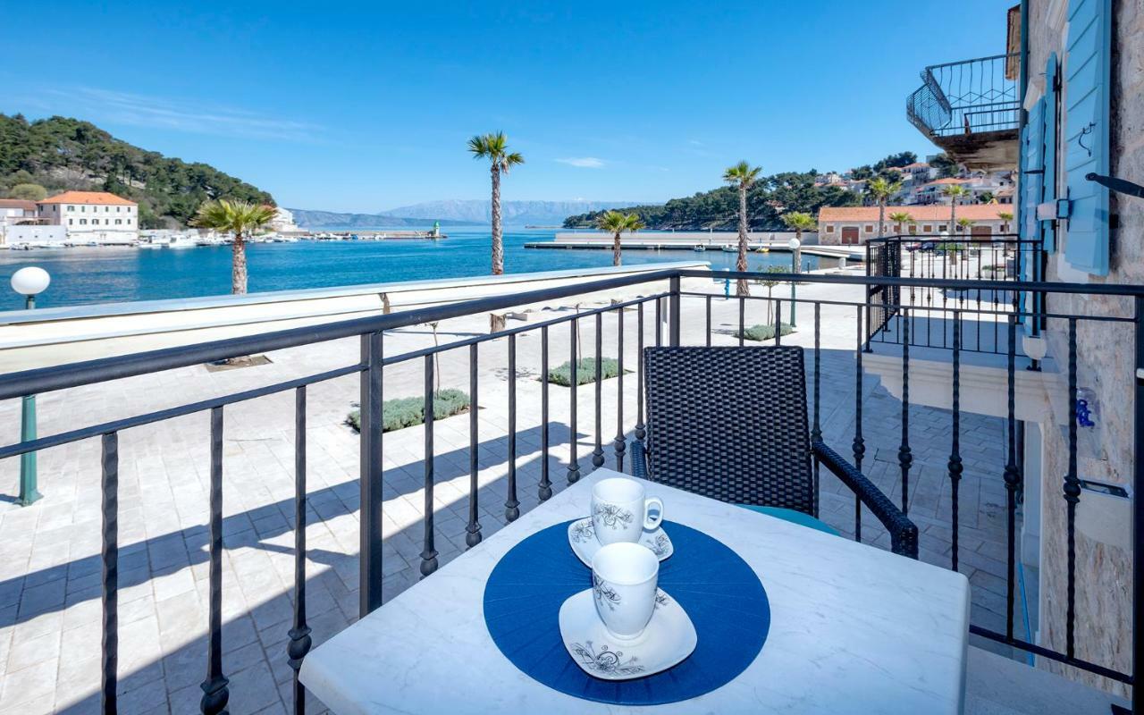 Villa Riva Jelsa  Eksteriør billede